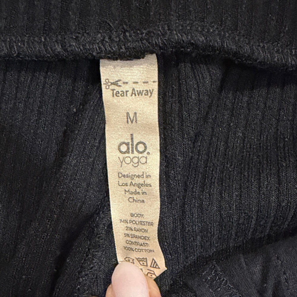 ALO Yoga Black Ribbed Track Pants & Crop Top Set - Picture 2 of 4